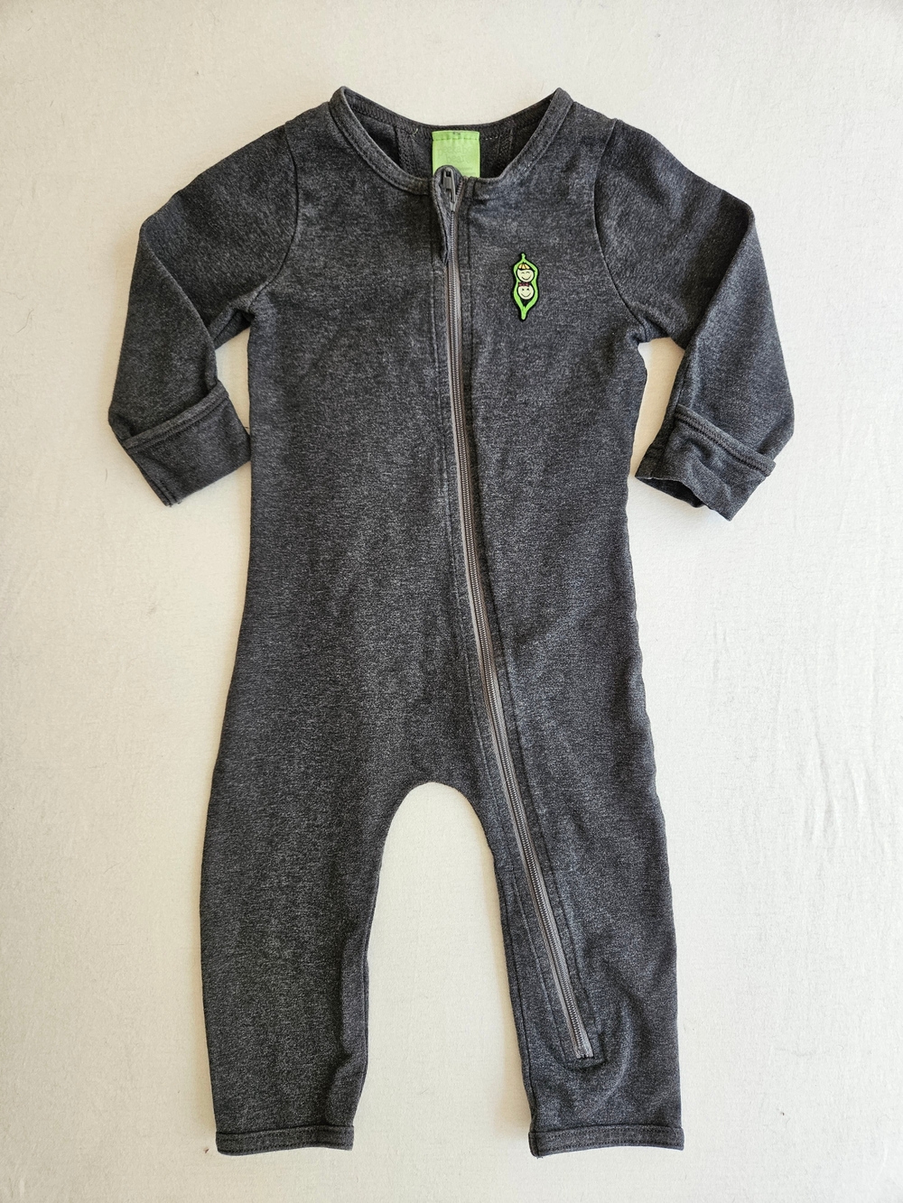 Peekaboo Beans 6–12M Grey Zip Romper Sleeper with Pea Pod Patch